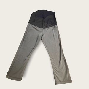 🌸‎ Isabel maternity crossover band Capri length leggings gray size Medium N…